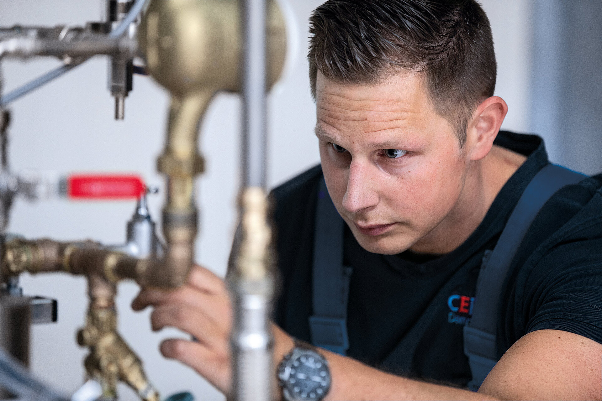 CERTUSS Techniker beim Arbeiten an Dampferzeuger Rohren