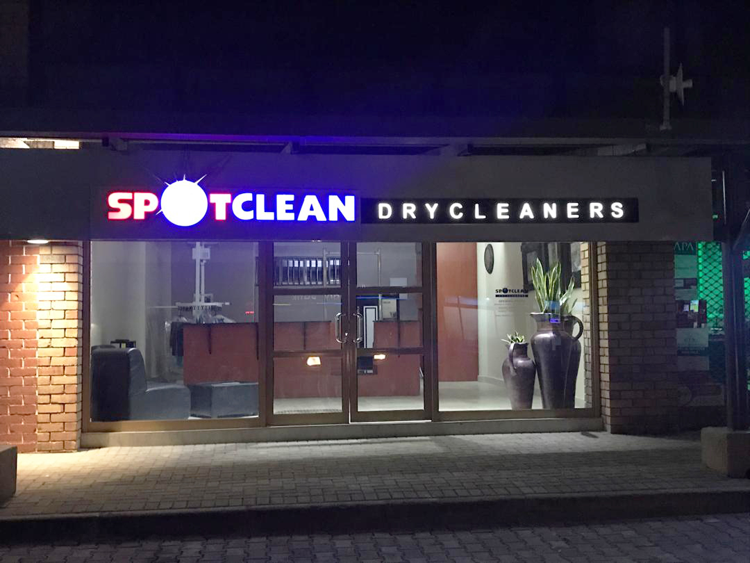 CERTUSS Dampfautomaten im Einsatz bei Spotclean Drycleaners in Uganda